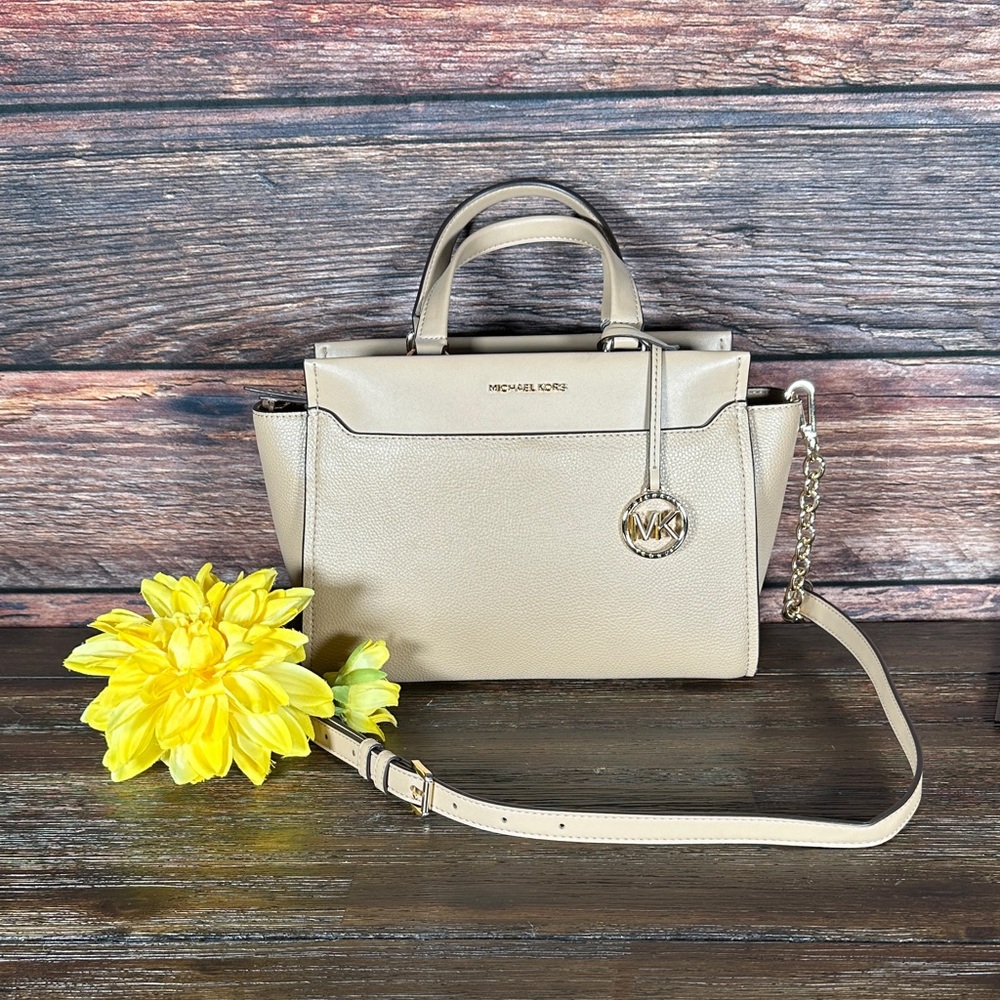 Michael Kors Graham Medium Leather Satchel in Light Mocha!